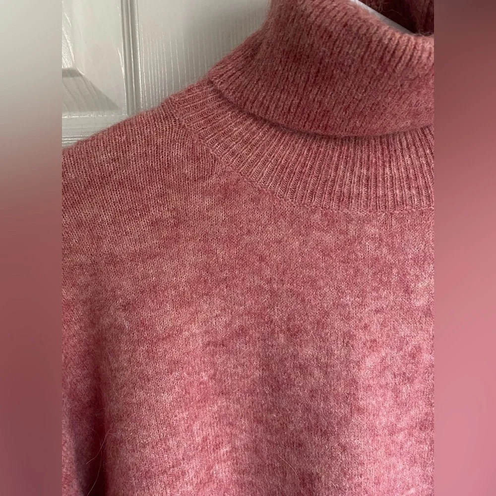 New Aritzia The Group Babaton Ravine Merino wool turtleneck sweater - Picture 3 of 9
